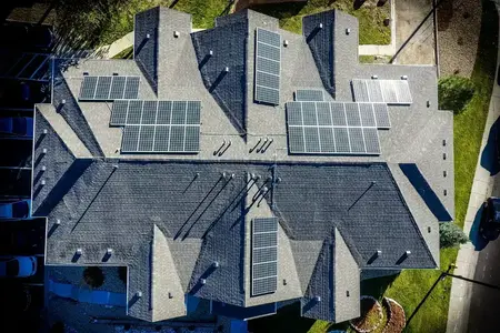 Panneaux solaires maison neuve