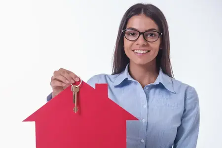Belle femme d'affaires avec bulle de dialogue