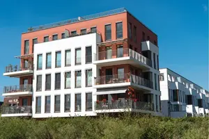 Acheter un studio neuf : quel budget prévoir en bord de mer en 2026 ?