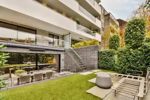 Les avantages et inconvénients d'acheter un studio neuf en rez-de-jardin