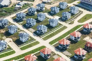 Vue aérienne d'un quartier de banlieue avec des maisons modernes